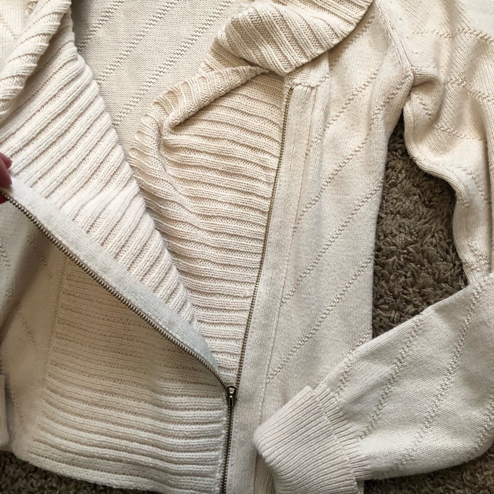 GAP Cream Sweater w/ Large Collar &metallic zipper - Picture 3 of 4